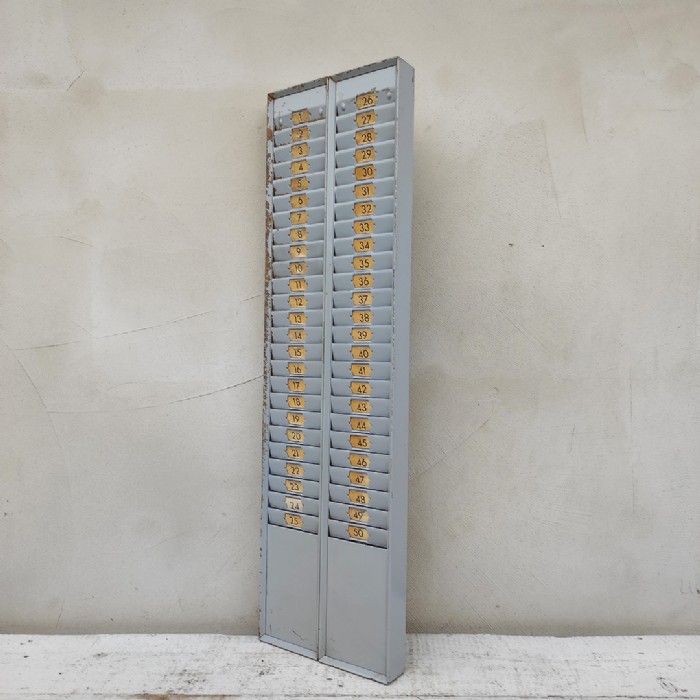 Immagine dell'articolo Contenitori Casellario portacartellini timbratrice industriale vintage n.398