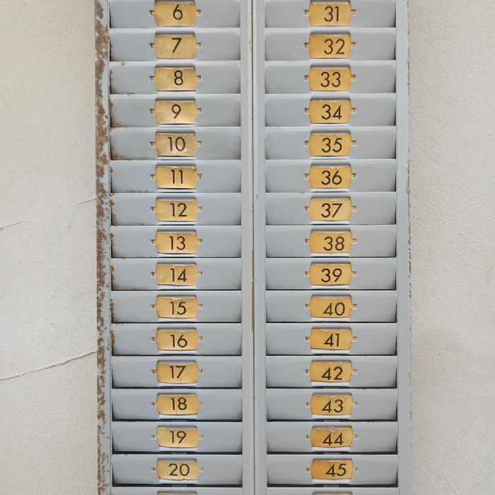 Immagine dell'articolo Contenitori Casellario portacartellini timbratrice industriale vintage n.398