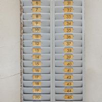 Miniatura dell'articolo Contenitori Casellario portacartellini timbratrice industriale vintage n.398