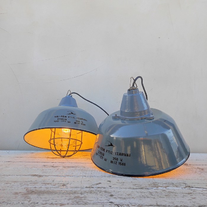 Immagine dell'articolo Lampada industriale a sospensione Lampada industriale a sospensione Ungherese vintage D36 n.423