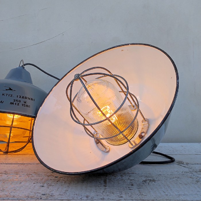 Immagine dell'articolo Lampada industriale a sospensione Lampada industriale a sospensione Ungherese vintage D36 n.423