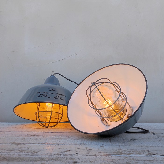 Immagine dell'articolo Lampada industriale a sospensione Lampada industriale a sospensione Ungherese vintage D36 n.423