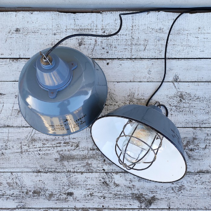 Immagine dell'articolo Lampada industriale a sospensione Lampada industriale a sospensione Ungherese vintage D36 n.423