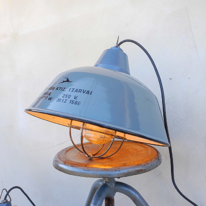 Immagine dell'articolo Lampada industriale a sospensione Lampada industriale a sospensione Ungherese vintage D36 n.423