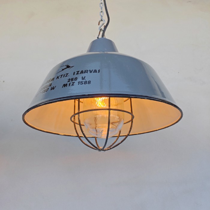 Immagine dell'articolo Lampada industriale a sospensione Lampada industriale a sospensione Ungherese vintage D36 n.423