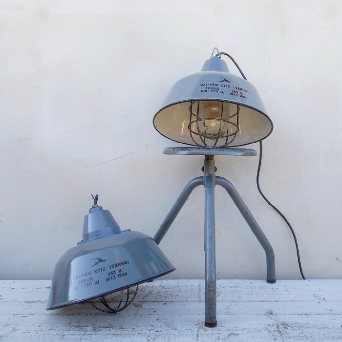 Immagine dell'articolo Lampada industriale a sospensione Lampada industriale a sospensione Ungherese vintage D36 n.423