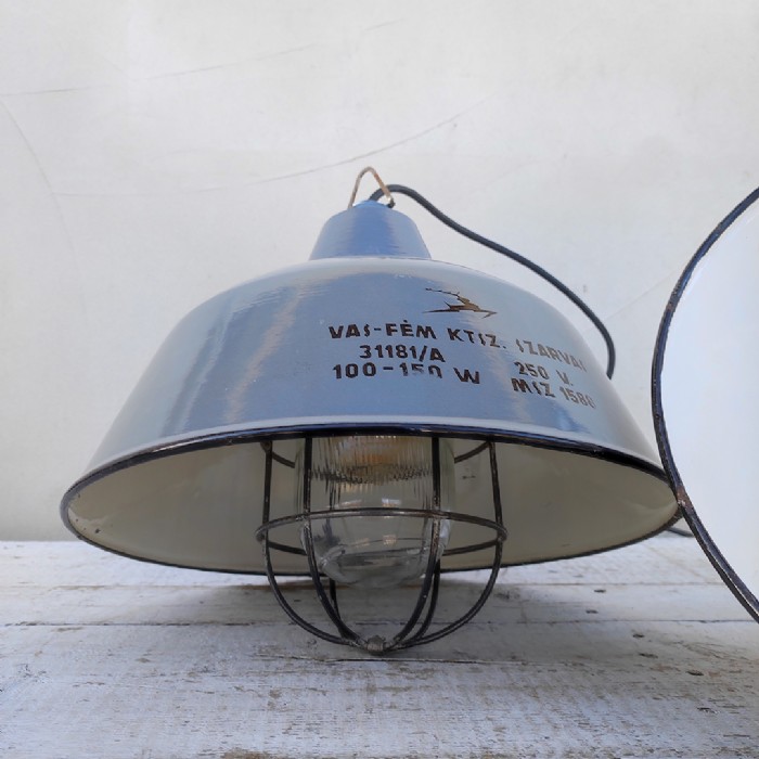 Immagine dell'articolo Lampada industriale a sospensione Lampada industriale a sospensione Ungherese vintage D36 n.423