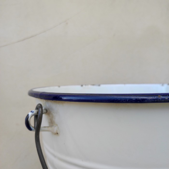 Passa il mouse sull'immagine per ingrandire Secchiello smaltato con manico vintage - foto 5