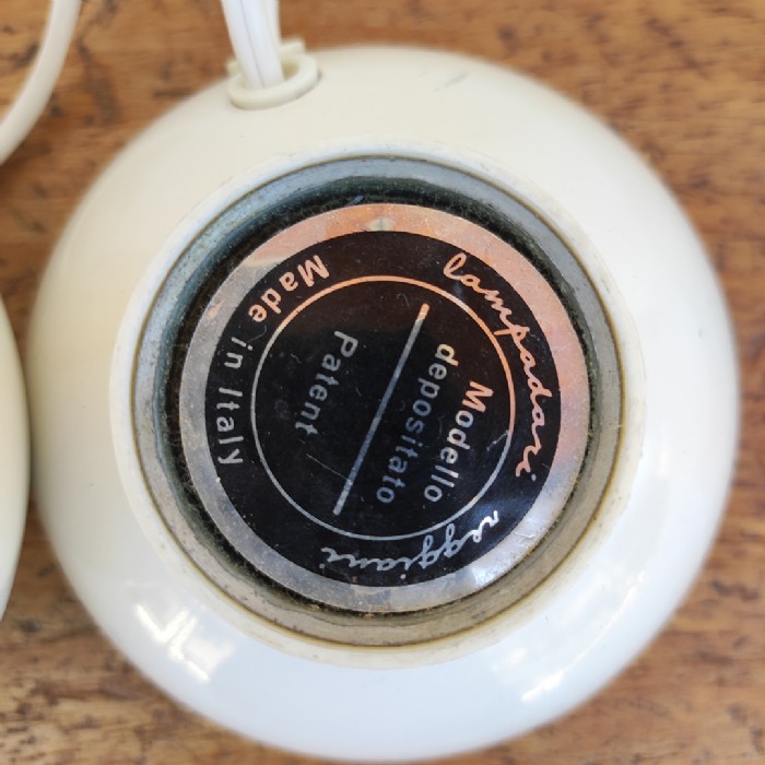 Passa il mouse sull'immagine per ingrandire Immagine dell'articolo Lampade da tavolo Lampade magnetiche da tavolo di Goffredo Reggiani mid-century vintage n.320