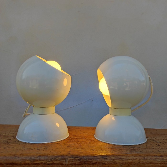 Passa il mouse sull'immagine per ingrandire Immagine dell'articolo Lampade da tavolo Lampade magnetiche da tavolo di Goffredo Reggiani mid-century vintage n.320