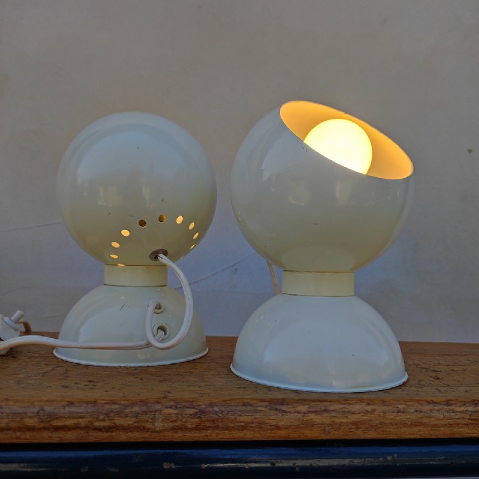Passa il mouse sull'immagine per ingrandire Immagine dell'articolo Lampade da tavolo Lampade magnetiche da tavolo di Goffredo Reggiani mid-century vintage n.320