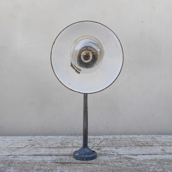 Passa il mouse sull'immagine per ingrandire Lampada industriale da parete ungherese vintage D24 - foto 8
