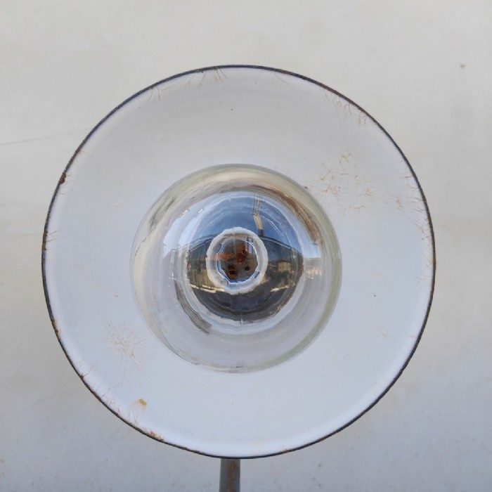 Passa il mouse sull'immagine per ingrandire Lampada industriale da parete ungherese vintage D24 - foto 9