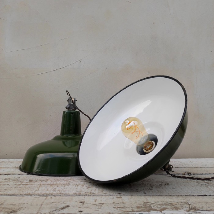 Immagine dell'articolo Lampada industriale a sospensione Lampade (2) industriali a sospensione francesi vintage D35,5 n.442