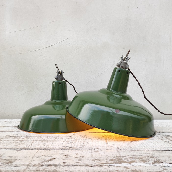 Immagine dell'articolo Lampada industriale a sospensione Lampade (2) industriali a sospensione francesi vintage D35,5 n.442