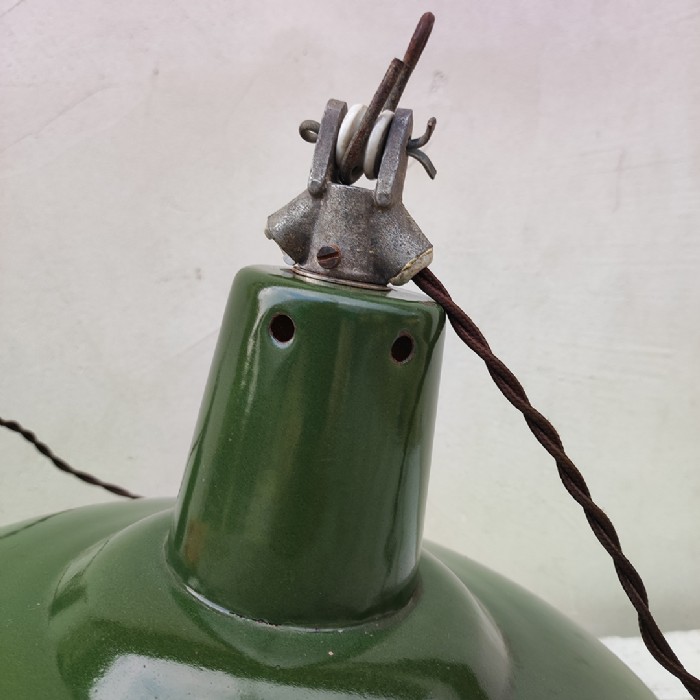 Immagine dell'articolo Lampada industriale a sospensione Lampade (2) industriali a sospensione francesi vintage D35,5 n.442