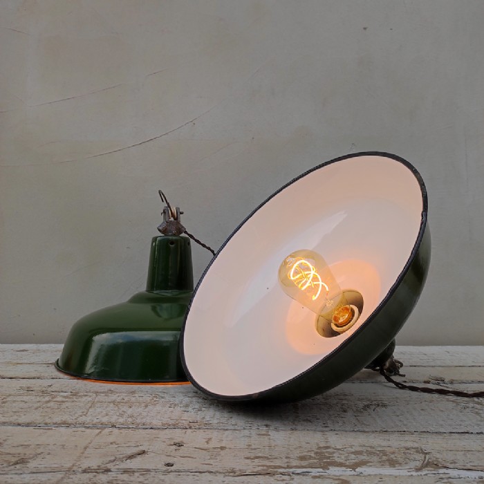 Immagine dell'articolo Lampada industriale a sospensione Lampade (2) industriali a sospensione francesi vintage D35,5 n.442