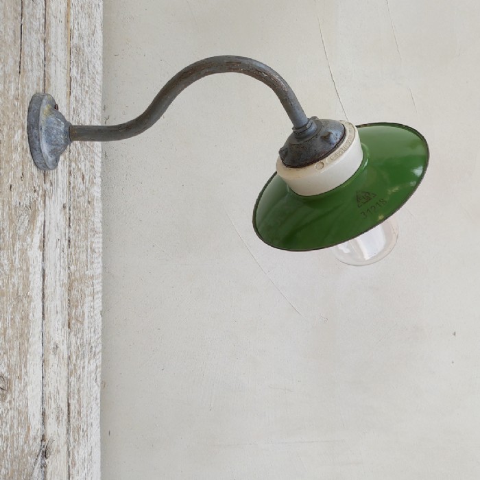 Passa il mouse sull'immagine per ingrandire Lampada industriale da parete ungherese vintage D23 - foto 3