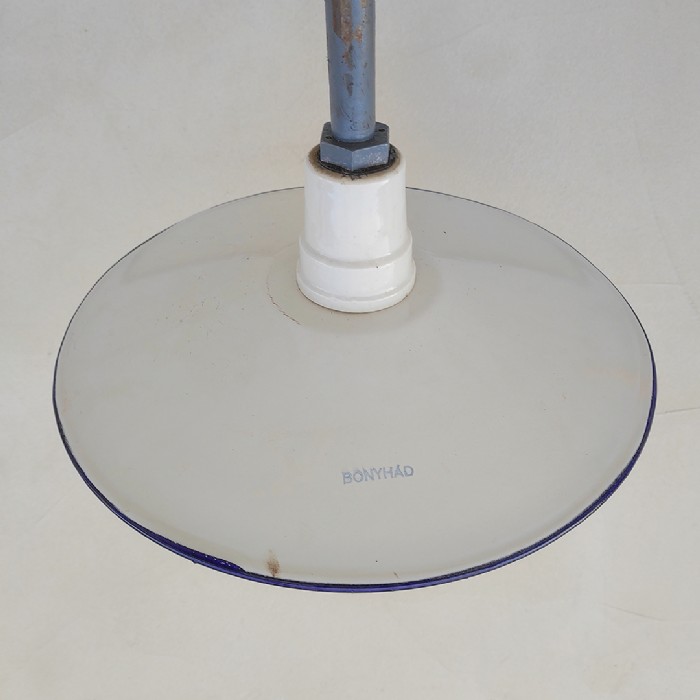 Passa il mouse sull'immagine per ingrandire Immagine dell'articolo Lampada da parete Lampada industriale ungherese da parete vintage n.372