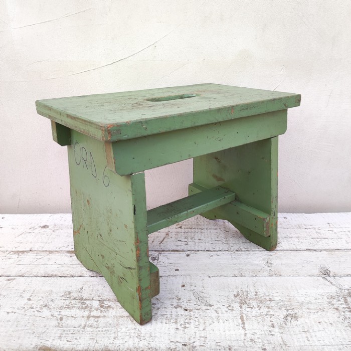 Immagine dell'articolo Sgabello industriale Sgabello industriale in legno vintage n.425