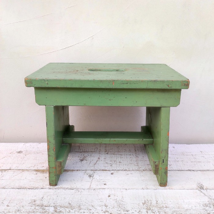 Immagine dell'articolo Sgabello industriale Sgabello industriale in legno vintage n.425