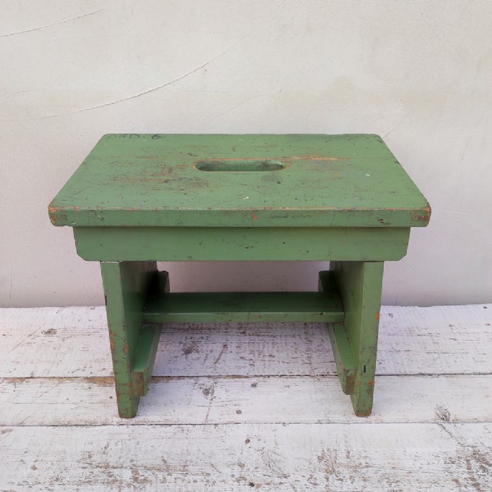 Immagine dell'articolo Sgabello industriale Sgabello industriale in legno vintage n.425