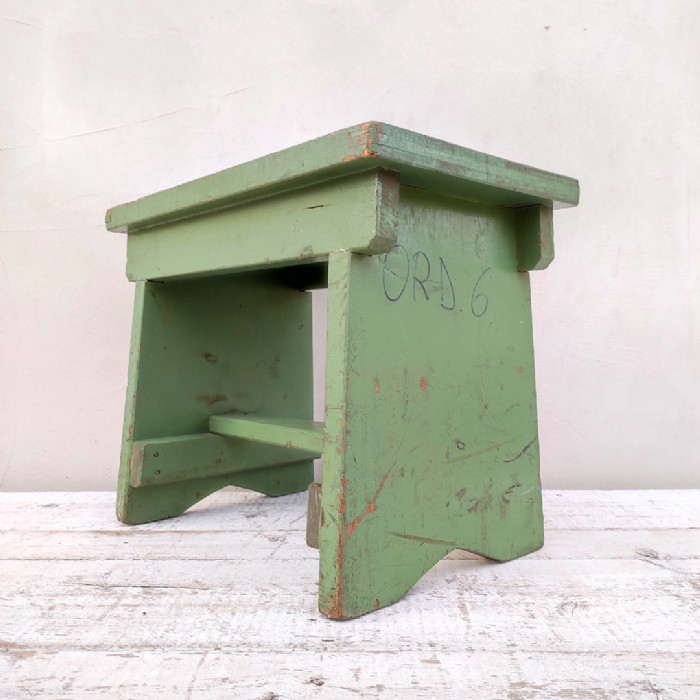 Immagine dell'articolo Sgabello industriale Sgabello industriale in legno vintage n.425