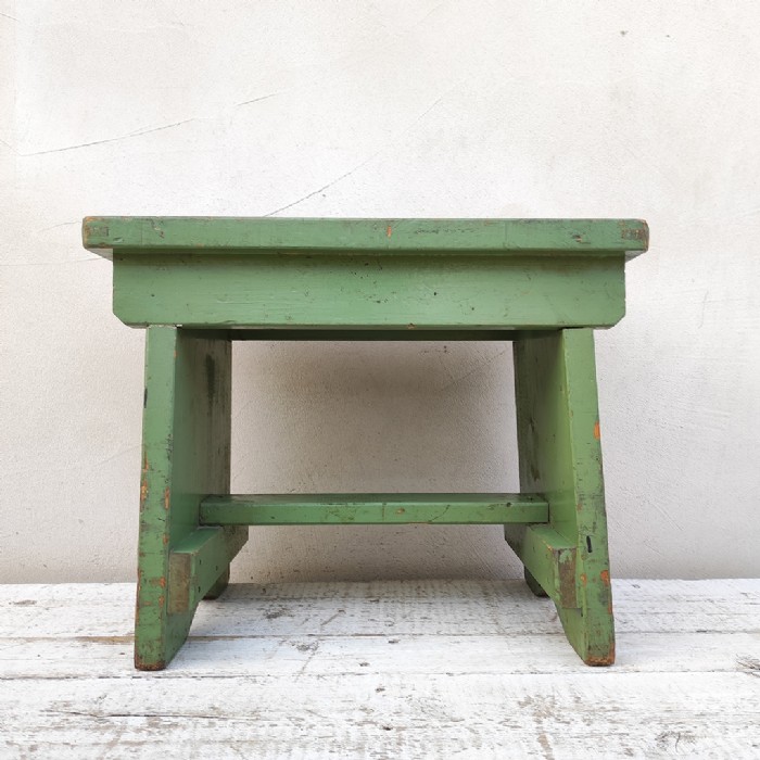 Immagine dell'articolo Sgabello industriale Sgabello industriale in legno vintage n.425