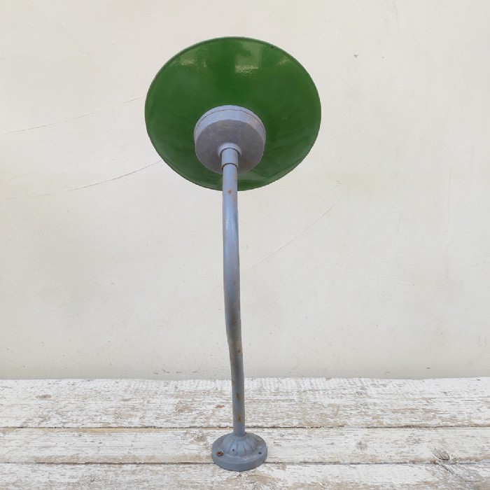 Passa il mouse sull'immagine per ingrandire Lampada industriale da parete ungherese vintage D24 - foto 5