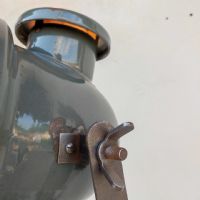 Ingrandisci l'immagine Faro industriale vintage ungherese su treppiede in legno - miniatura 14