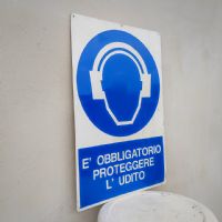 Miniatura dell'articolo Cartello segnaletico di protezione udito vintage - Oggetto n.112