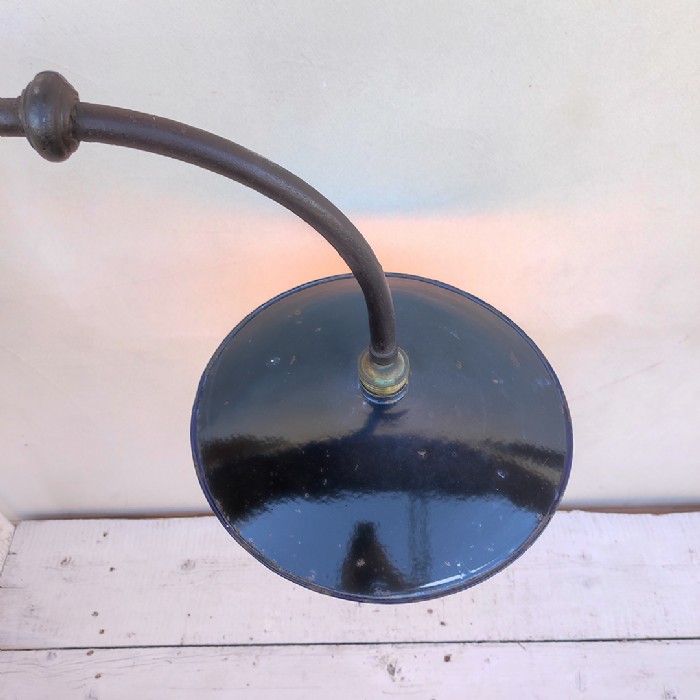 Passa il mouse sull'immagine per ingrandire Immagine dell'articolo Lampada industriale da parete Lampada industriale da parete vintage italiana n.355