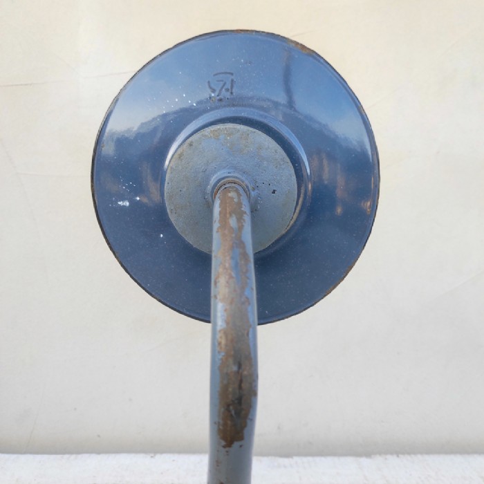 Passa il mouse sull'immagine per ingrandire Immagine dell'articolo Lampada da parete Lampada industriale ungherese da parete vintage n.373