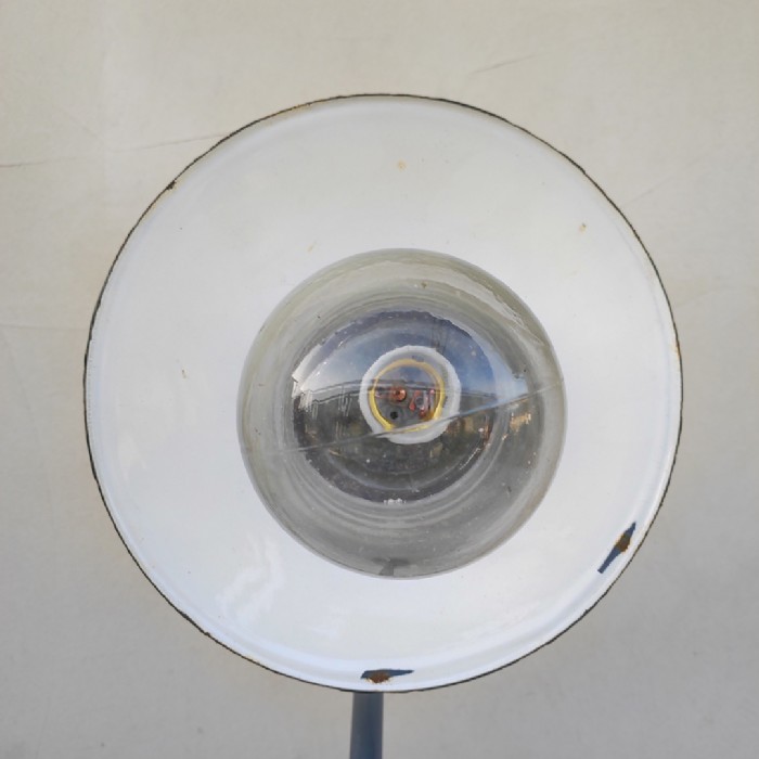 Passa il mouse sull'immagine per ingrandire Immagine dell'articolo Lampada da parete Lampada industriale ungherese da parete vintage n.373