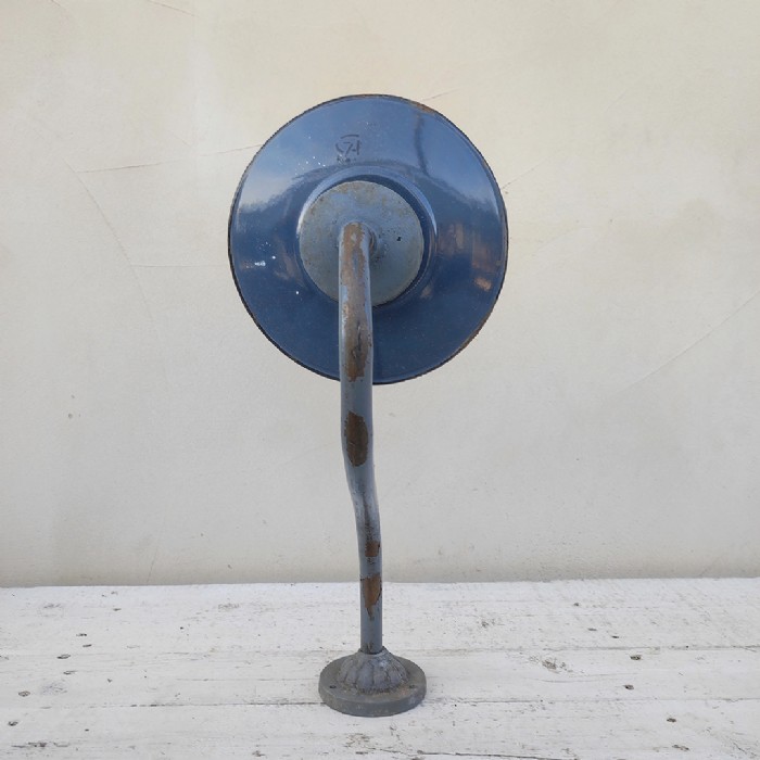 Passa il mouse sull'immagine per ingrandire Immagine dell'articolo Lampada da parete Lampada industriale ungherese da parete vintage n.373