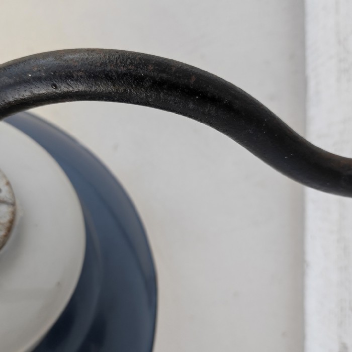 Passa il mouse sull'immagine per ingrandire Immagine dell'articolo Lampada da parete Lampada industriale ungherese da parete vintage n.374