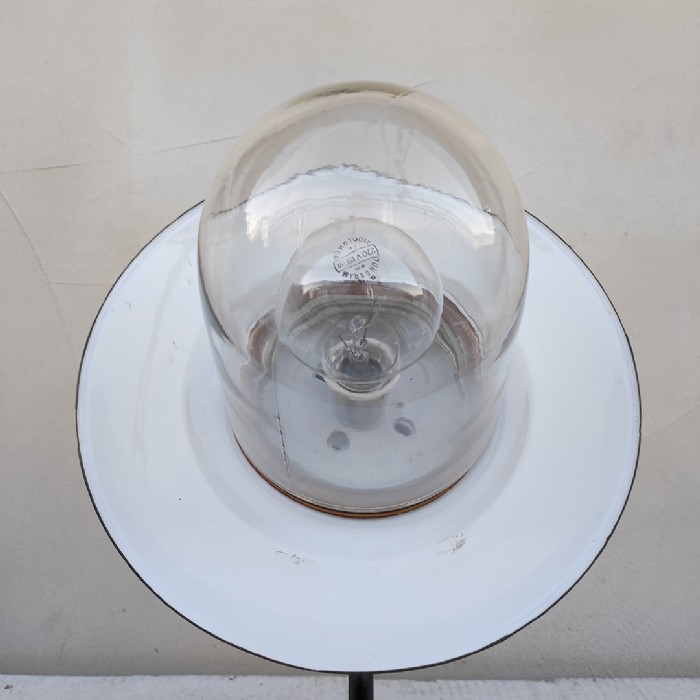 Passa il mouse sull'immagine per ingrandire Immagine dell'articolo Lampada da parete Lampada industriale ungherese da parete vintage n.374