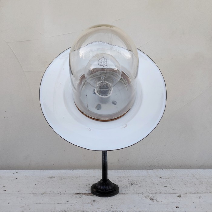 Passa il mouse sull'immagine per ingrandire Immagine dell'articolo Lampada da parete Lampada industriale ungherese da parete vintage n.374