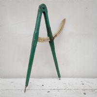 Miniatura dell'articolo Compasso in legno da falegname epoca fine '800 - Oggetto n.185