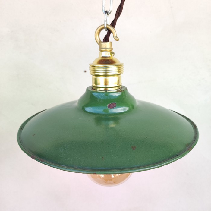 Passa il mouse sull'immagine per ingrandire Immagine dell'articolo Lampada industriale a sospensione Set di lampade industriali a sospensione francesi vintage D19,5 n.332