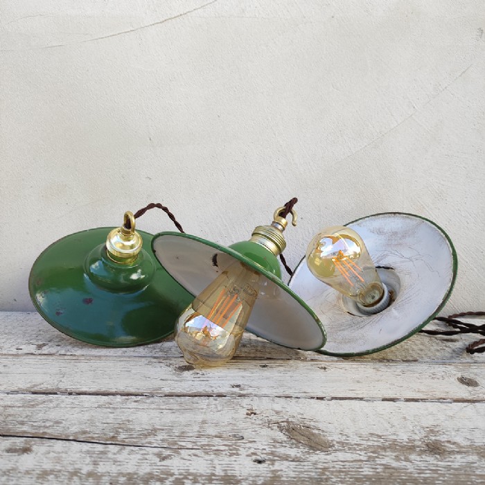 Passa il mouse sull'immagine per ingrandire Immagine dell'articolo Lampada industriale a sospensione Set di lampade industriali a sospensione francesi vintage D19,5 n.332