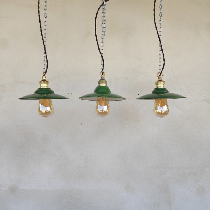 Passa il mouse sull'immagine per ingrandire Immagine dell'articolo Lampada industriale a sospensione Set di lampade industriali a sospensione francesi vintage D19,5 n.332