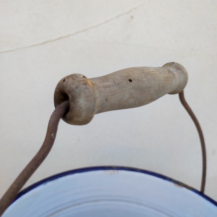 Passa il mouse sull'immagine per ingrandire Immagine dell'articolo Contenitori Secchiello smaltato con manico vintage n.474