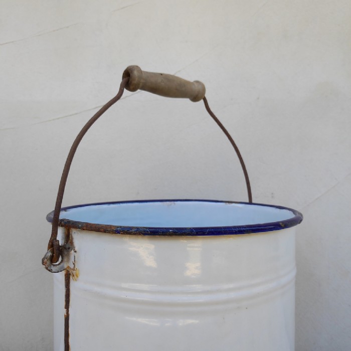 Passa il mouse sull'immagine per ingrandire Immagine dell'articolo Contenitori Secchiello smaltato con manico vintage n.474