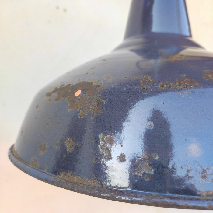 Passa il mouse sull'immagine per ingrandire Immagine dell'articolo Lampada industriale a sospensione Lampada industriale a sospensione francese vintage D29,5 n.356