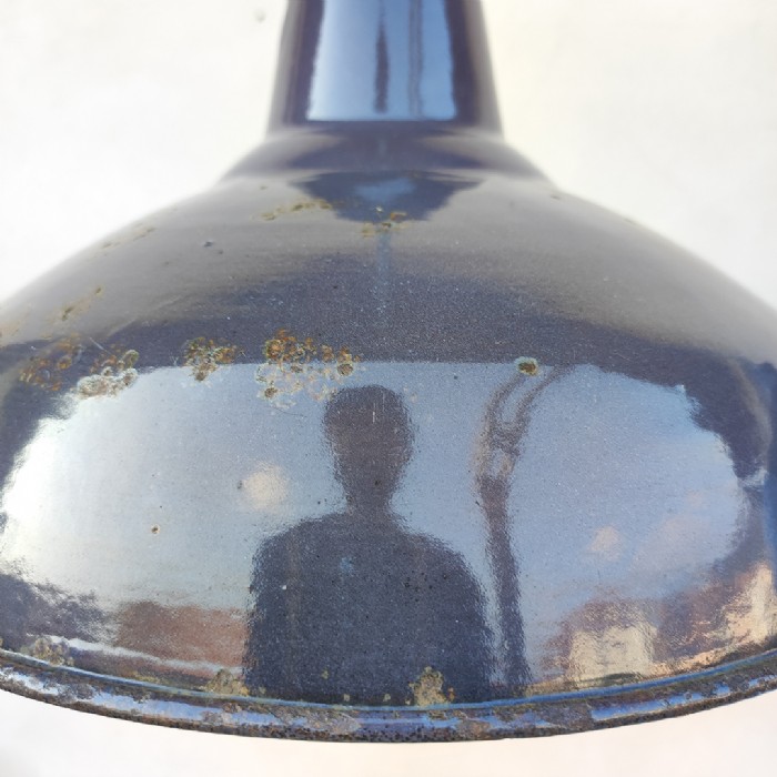Passa il mouse sull'immagine per ingrandire Immagine dell'articolo Lampada industriale a sospensione Lampada industriale a sospensione francese vintage D29,5 n.356