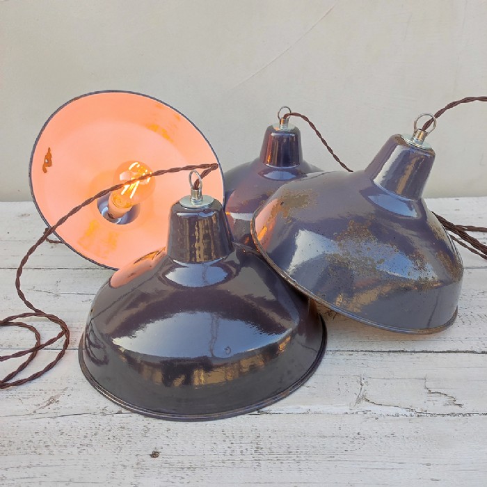 Passa il mouse sull'immagine per ingrandire Immagine dell'articolo Lampada industriale a sospensione Lampada industriale a sospensione francese vintage D29,5 n.356