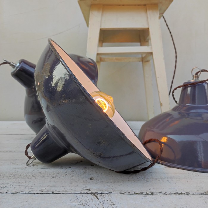 Passa il mouse sull'immagine per ingrandire Immagine dell'articolo Lampada industriale a sospensione Lampada industriale a sospensione francese vintage D29,5 n.356