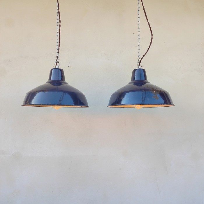Passa il mouse sull'immagine per ingrandire Immagine dell'articolo Lampada industriale a sospensione Lampada industriale a sospensione francese vintage D29,5 n.356