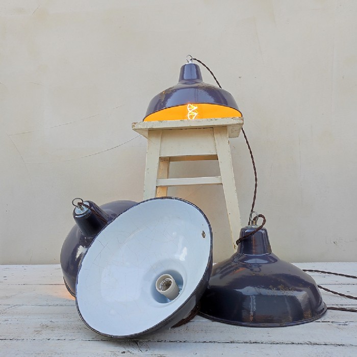 Passa il mouse sull'immagine per ingrandire Immagine dell'articolo Lampada industriale a sospensione Lampada industriale a sospensione francese vintage D29,5 n.356